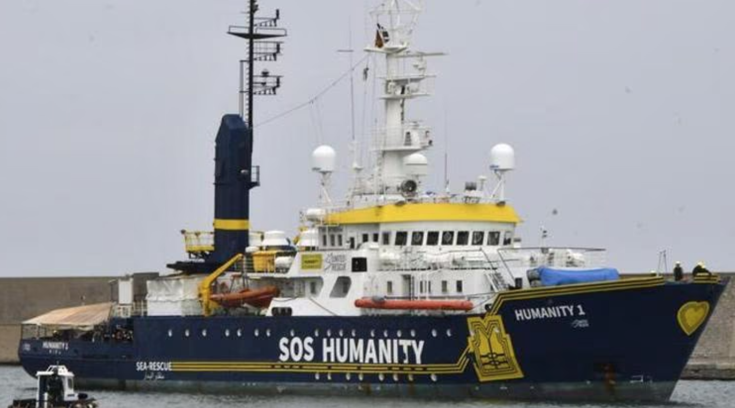 La nave Humanity1 è arrivata al porto di Ortona con 85 migranti a bordo