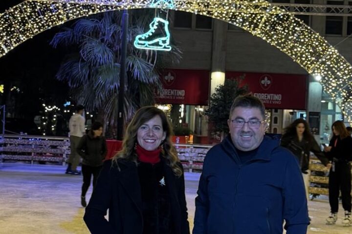 L'assessore Zaira Zamparelli e il gestore della pista di pattinaggio Massimo Di Francesco
