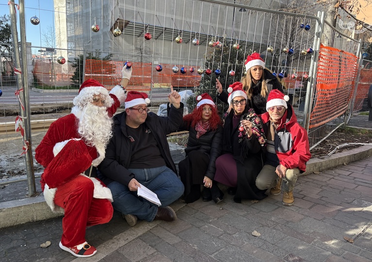 amici di corso vittorio addobbano cantiere