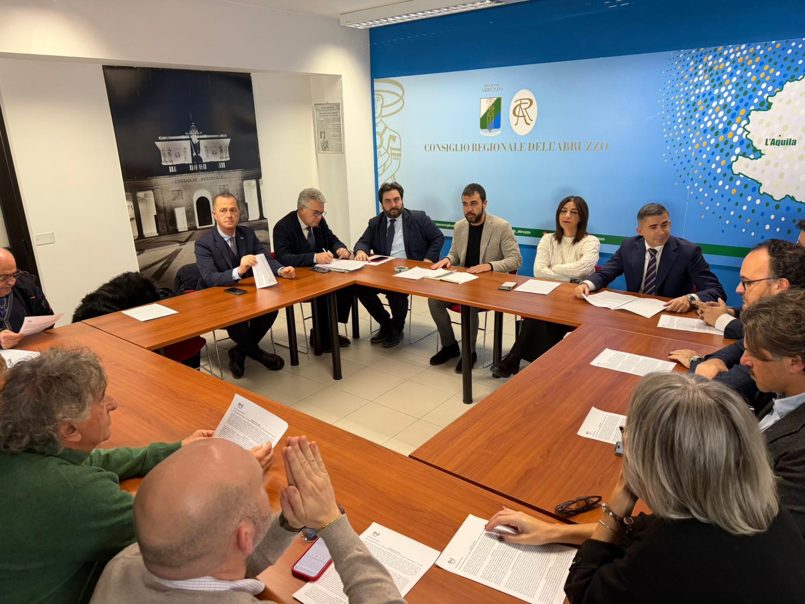 Bilancio regionale, PD Abruzzo: “La Meloni commissaria l’Abruzzo: tasse e tagli che umiliano territori e comunità”