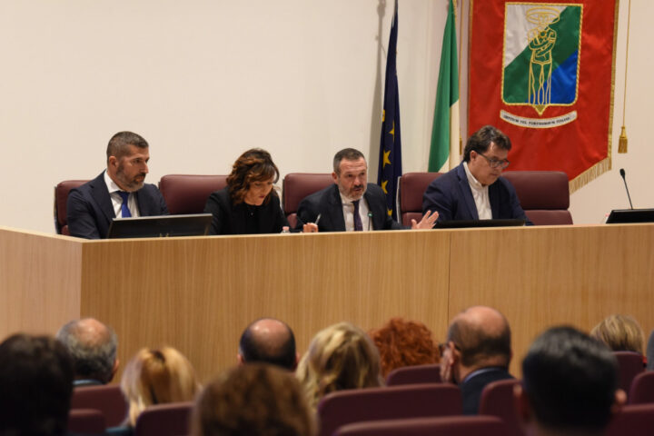Il Presidente del Consiglio regionale, Lorenzo Sospiri, ha presentato il bilancio delle attività del 2025