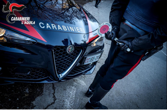 La pattuglia dei Carabinieri intervenuta la notte di Capodanno per arrestare un 37enne nella Marsica, reo di aver violato il divieto di avvicinamento alla ex