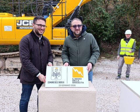 posa pietra viale croce rossa