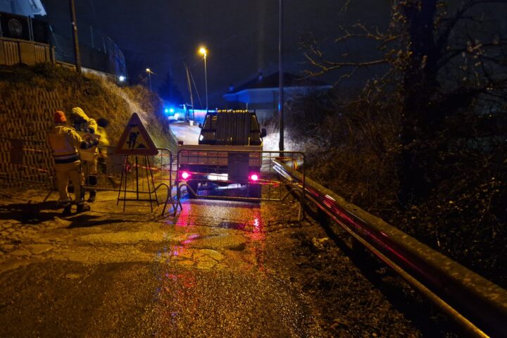 L'Aquila - distacco tratto scarpata via Vasca Penta