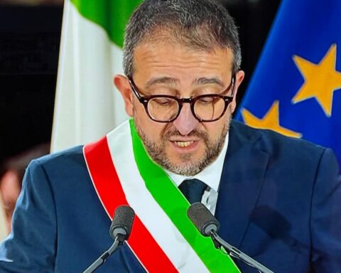 pierluigi biondi sindaco dell'aquila alla cerimonia d'apertura dell'aquila capitale della cultura italiana 2026