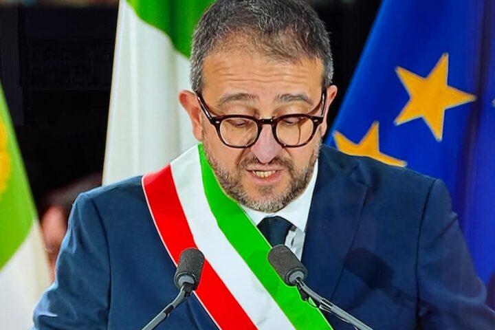 pierluigi biondi sindaco dell'aquila alla cerimonia d'apertura dell'aquila capitale della cultura italiana 2026