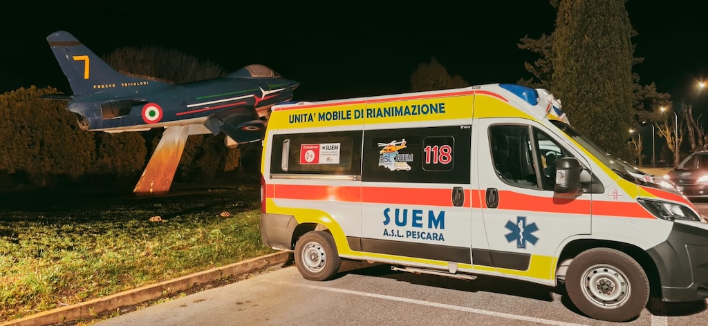 ambulanza a Pescara che attende l'arrivo della giovane palestinese