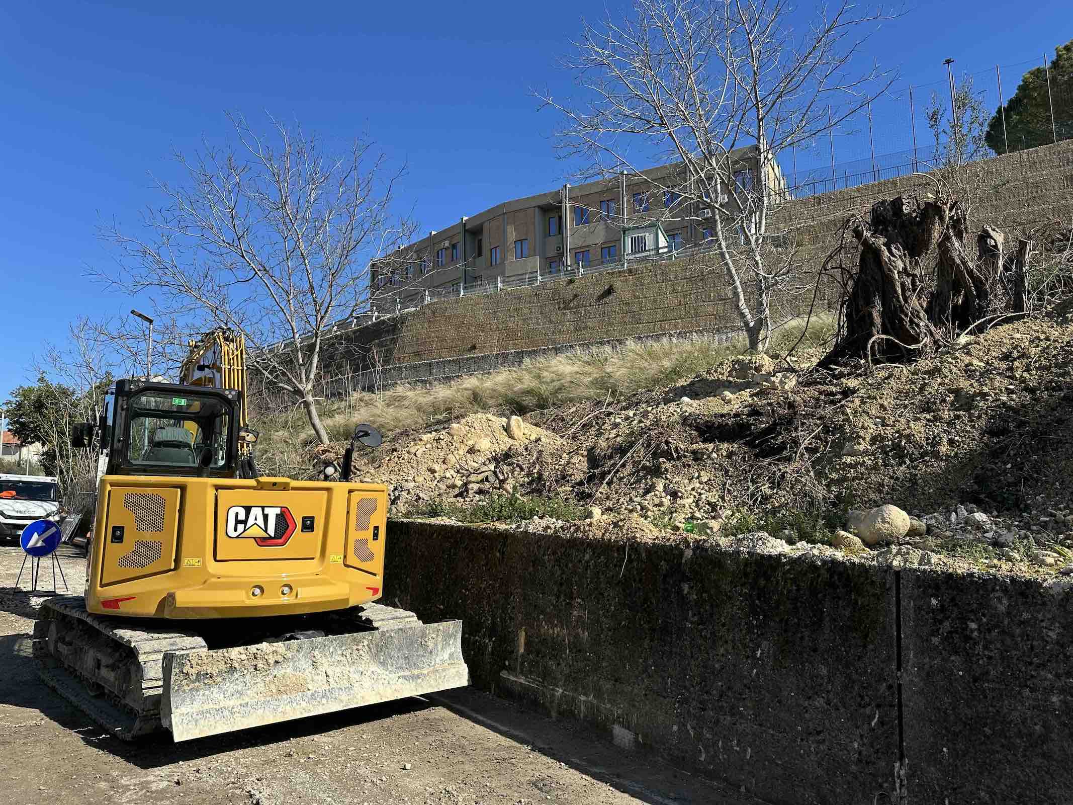 Un bosco urbano sulla valle, a Manoppello sicurezza e natura in centro storico. Interventi di risanamento idrogeologico