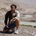 Da Pescara alla Cina via terra: 30.000 chilometri senza aerei. L’incredibile viaggio del regista Davide Lupinetti