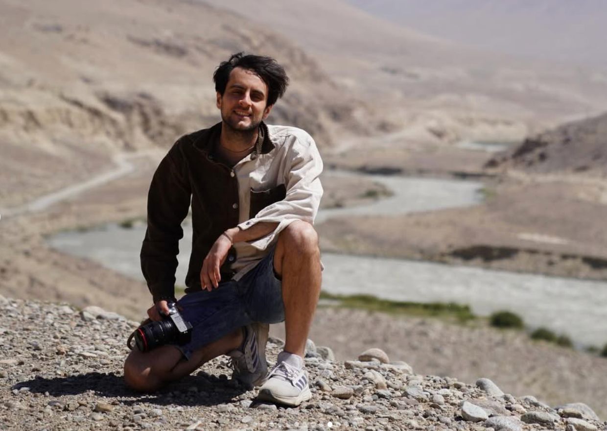 Da Pescara alla Cina via terra: 30.000 chilometri senza aerei. L’incredibile viaggio del regista Davide Lupinetti