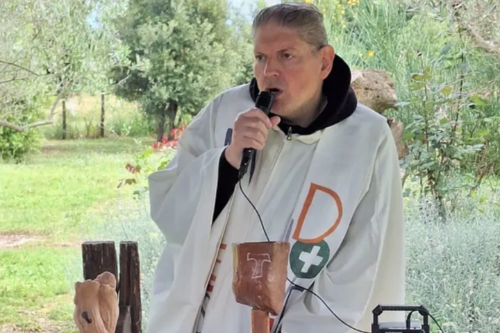 Giovanni Gatto, l’ex parroco di Tempera lascia il sacerdozio per amore