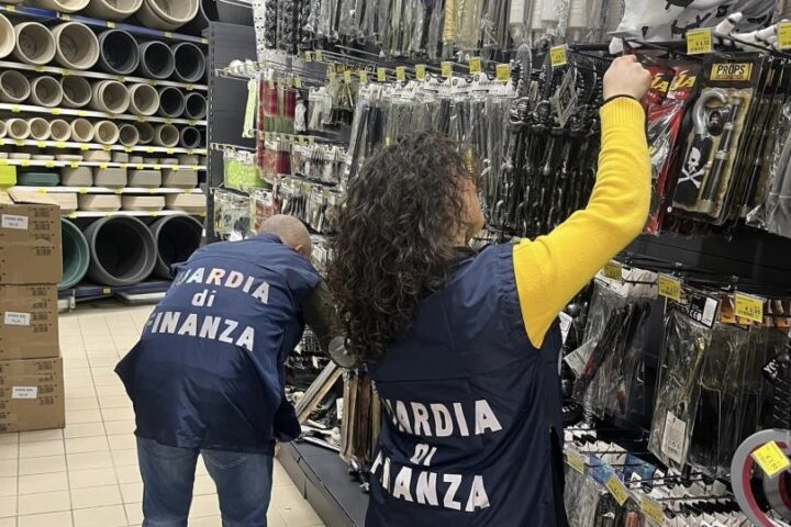 Guardia Finanza di Teramo sequestro giocattoli