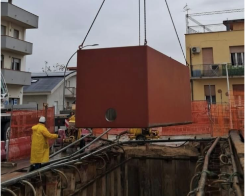 Vasche di raccolta in fase di posizionamento a Francavilla al Mare