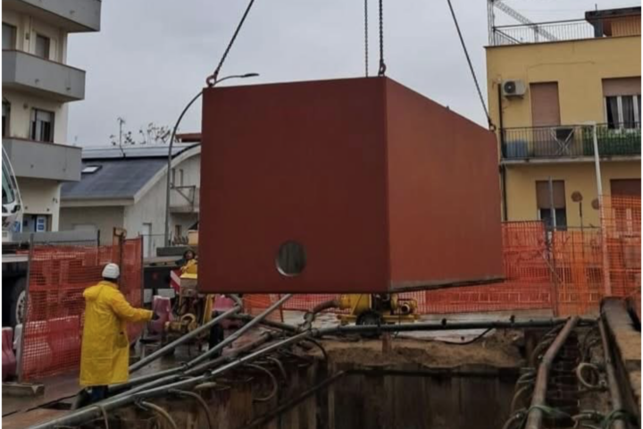 Vasche di raccolta in fase di posizionamento a Francavilla al Mare
