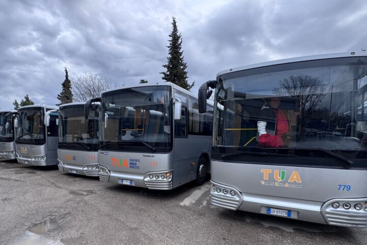 TUA dona otto autobus in dismissione a Leopoli: firmato l’accordo nella sede di Pescara