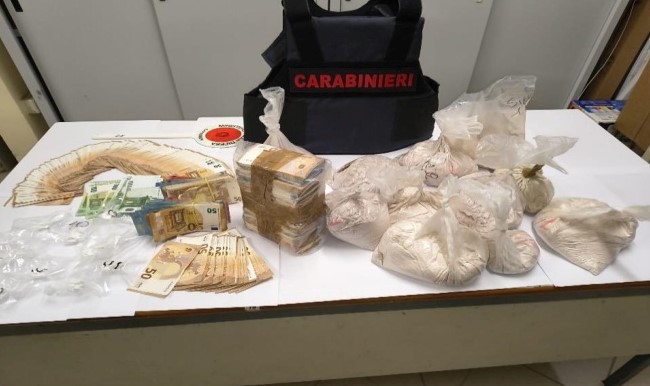 MONTESILVANO: San Severo. Tratta in arresto una 41enne del posto trovata in possesso di quasi 9 chili di eroina e 60 mila euro in contanti.