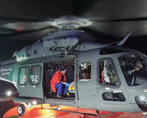 elicottero del 15° Stormo dell'Aeronautica Militare