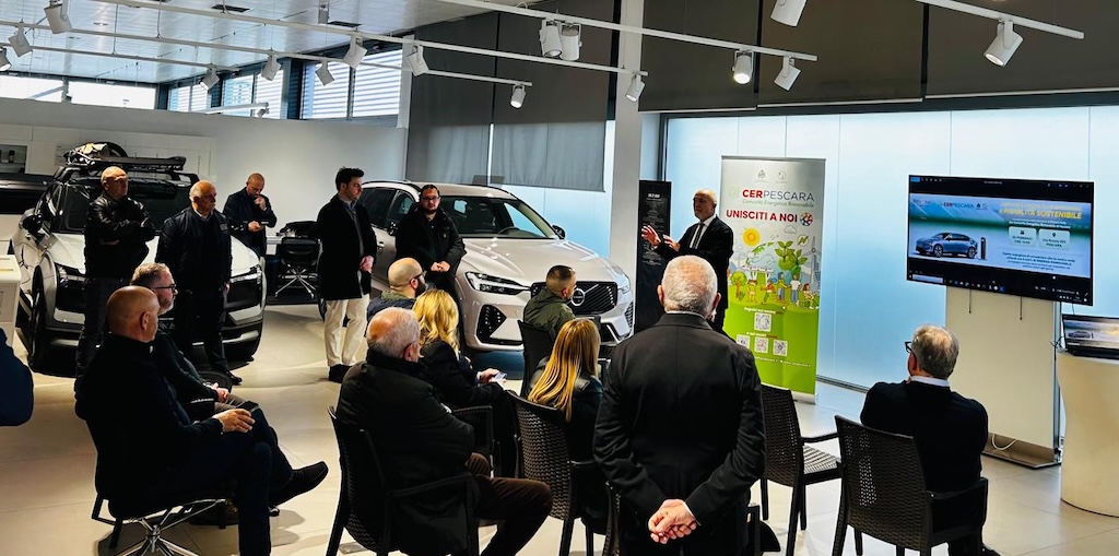 pavoni auto nella cer pescara