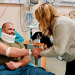 La presidente meloni in visita ai poliziotti ferito durante gli scontri di Torino