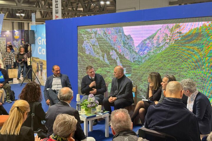 Turismo lento per rilanciare i territori colpiti dal sisma del 2016: presentati guida e podcast sull'Appennino del cratere