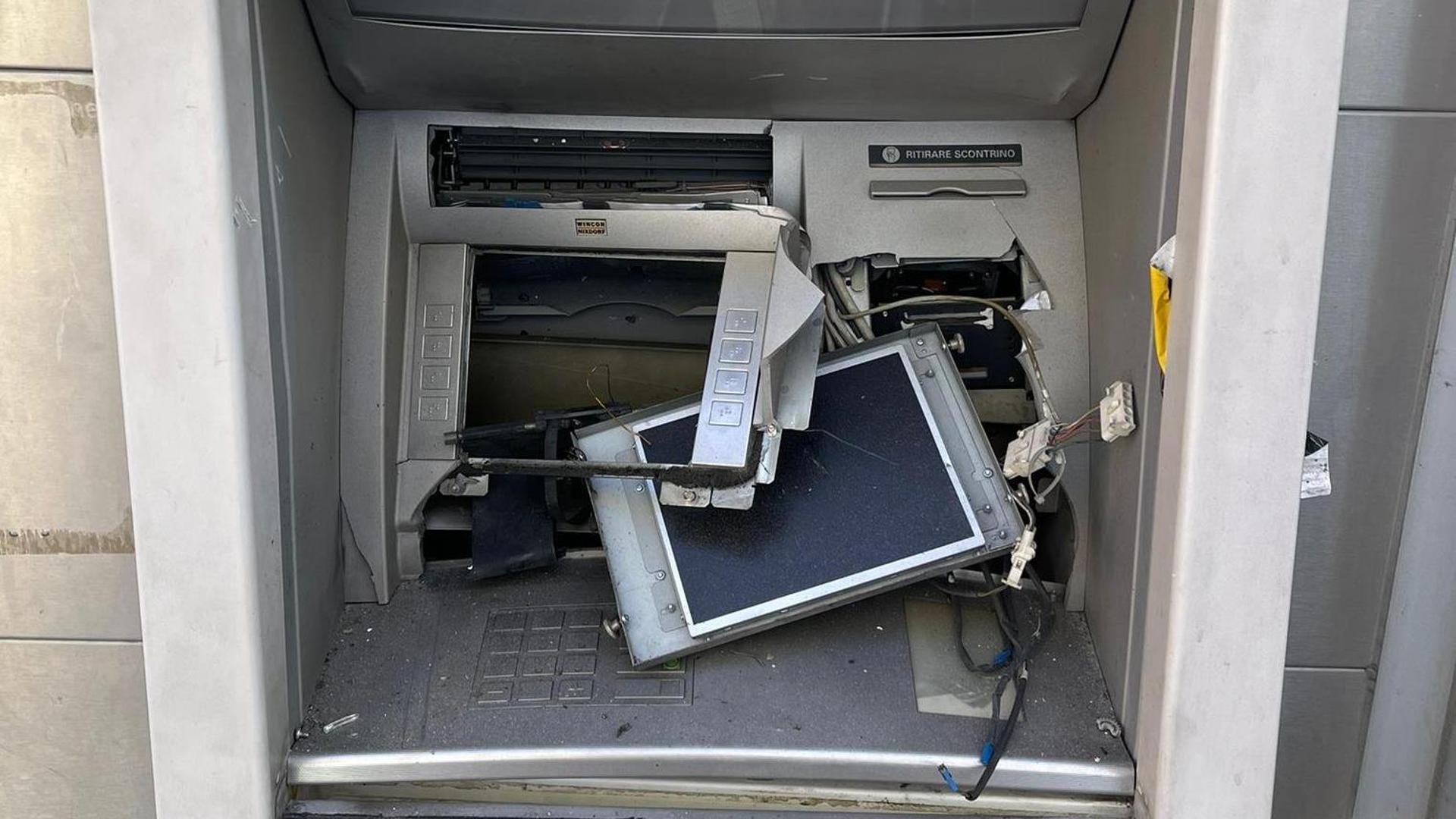 Bancomat Bper Cupello fatto esplodere nella notte da malviventi