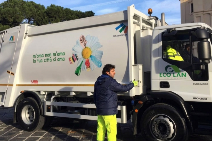 Rifiuti, la Giunta Ferrara apre all’affidamento in house alla ECO.LAN