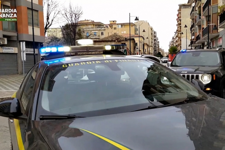 Guardia di Finanza di Pescara. Sequestrati beni per 1,5 milioni a due imprenditori