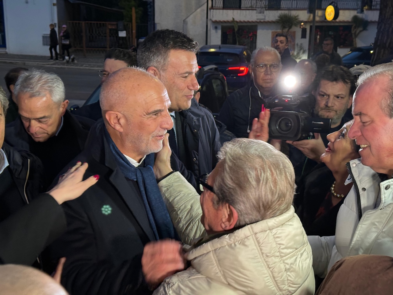 Carlo Masci al comitato elettorale dopo la riconferma