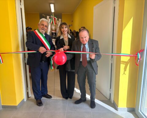 Un momento dell'inaugurazione della nuova mensa di Dragonara a San Giovanni Teatino