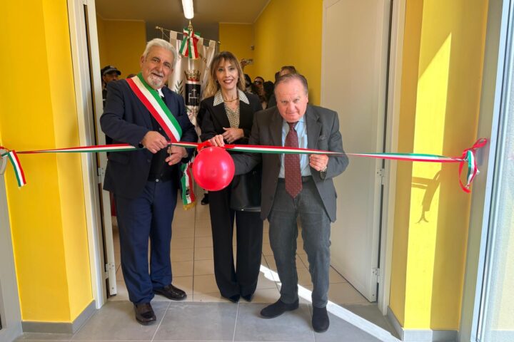 Un momento dell'inaugurazione della nuova mensa di Dragonara a San Giovanni Teatino