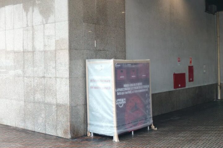 contenitore rifiuti elettronici