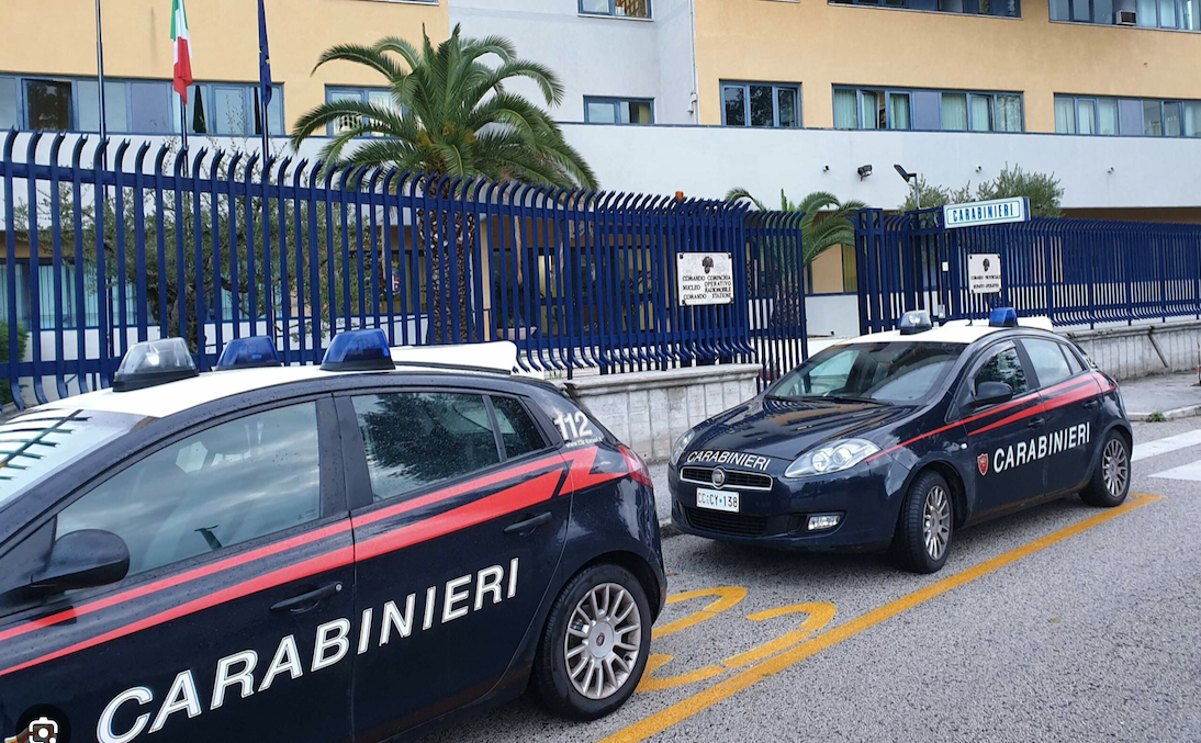 Cinque giovani pugliesi, tra i 21 e i 29 anni, sono stati arrestati dai Carabinieri del Comando provinciale di Avellino con l’accusa di aver fatto esplodere sportelli bancomat in Irpinia