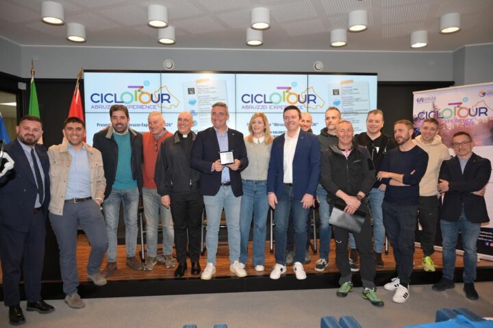 Ciclotour Abruzzo Experience 2026, sei tappe tra sport e territori