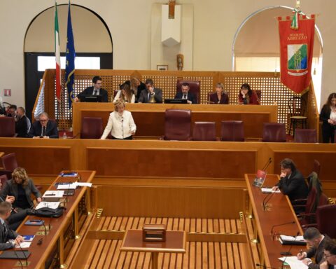 L’istituzione e disciplina con legge dell'Ufficio del Garante regionale dei diritti degli anziani, presentata dal presidente dell’Osservatorio della Legalità della Regione Abruzzo, Francesco Prospero, è stata approvata all’unanimità dei presenti in consiglio regionale