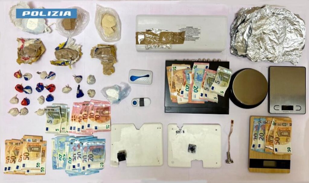 Blitz della Polizia a Rancitelli: allarmi e videosorveglianza per proteggere lo spaccio in un appartamento Ater