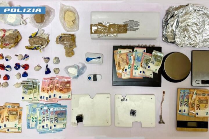 Blitz della Polizia a Rancitelli: allarmi e videosorveglianza per proteggere lo spaccio in un appartamento Ater