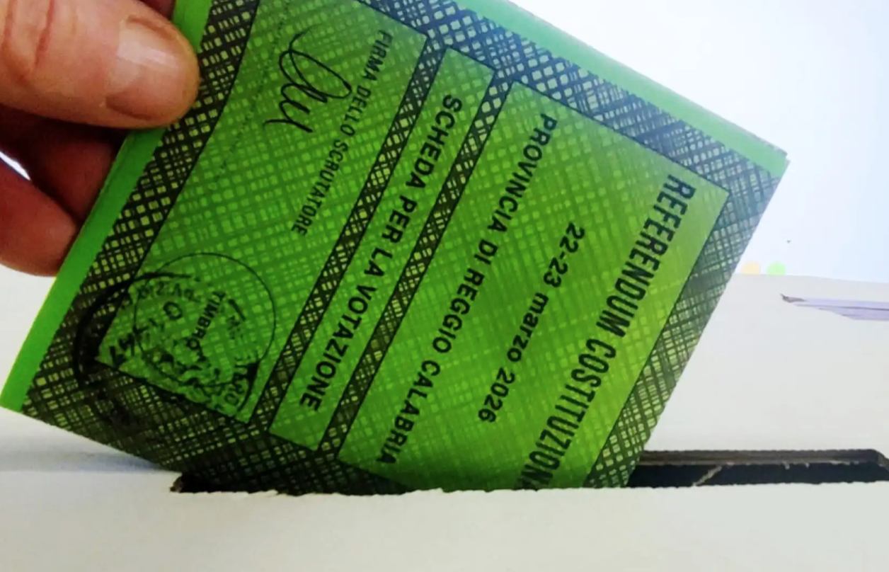 Urne aperte fino alle 15 di oggi per il referendum sulla giustizia