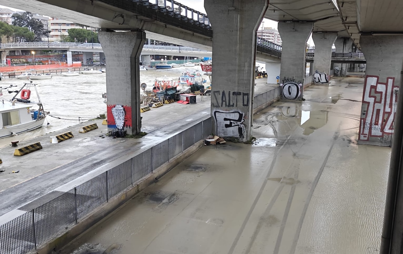 fiume_pescara_rientra_negli_argini.