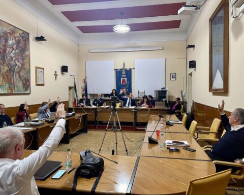 Il consiglio comunale di ortona approva il regolamento per l'armamento della polizia locale