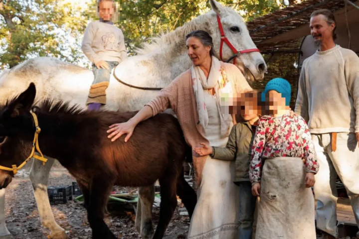 Famiglia del bosco, oggi Catherine potrà riabbracciare i bambini. Il Tribunale ha sospeso il trasferimento dei minori in un’altra struttura