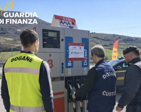 Carburanti Guardia di Finanza L'Aquila