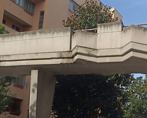 Le passerelle da demolire in via Di Vittorio a Giulianova