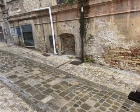 Giulianova scoperto cunicolo in via Mazzini