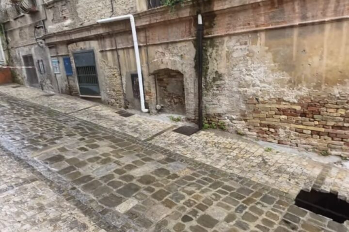 Giulianova scoperto cunicolo in via Mazzini