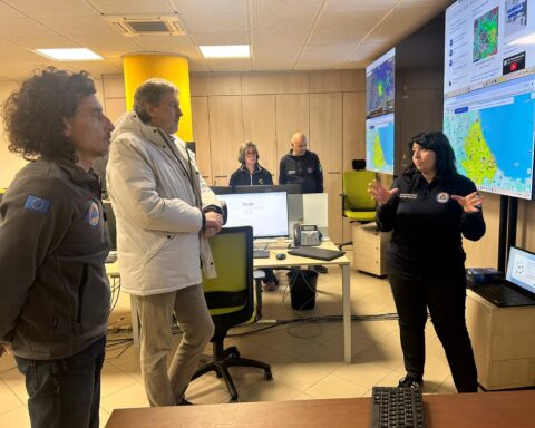 Marco Marsilio nella sede della Protezione Civile segue l’evoluzione della situazione legata al maltempo in Abruzzo