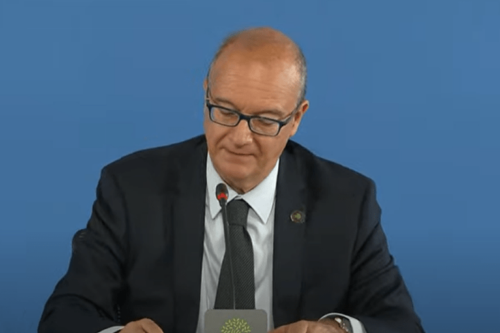 Il Ministro Valditara annuncia la firma del nuovo contratto della scuola