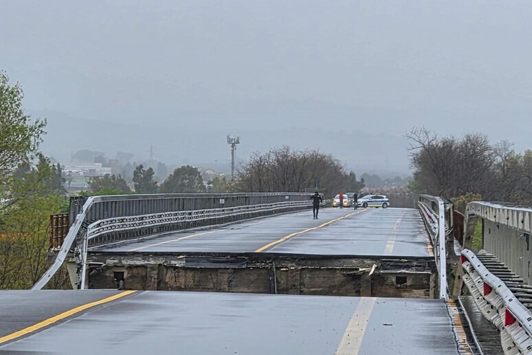 CROLLATO IL PONTE SUL TRIGNO all'altezza di Montenero di Bisaccia