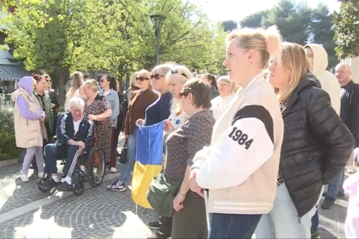 Manifestazione profughi ucraini Pineto