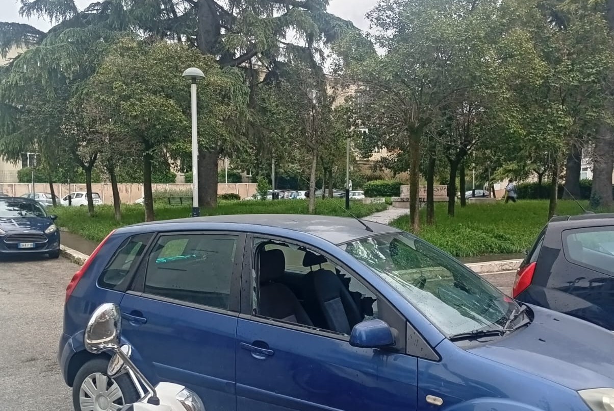 auto_vetro_rotto