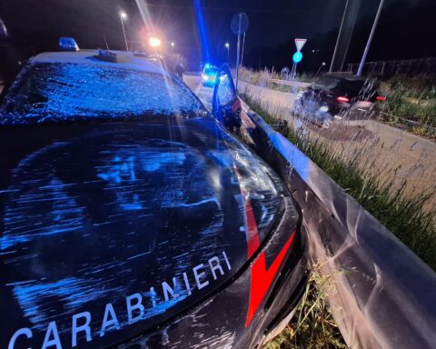autoCarabinieri_speronata